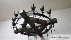 Большая деревянная люстра